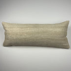 Kelim pudebetræk 30x70 i beige, håndsyet af vintage kelimtæppe