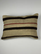 Kelim pudebetræk 35x50 i beige med sorte striber, håndsyet af vintage kelimtæppe