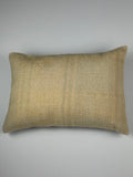 Kelim pudebetræk 35x50 i beige, håndsyet af vintage kelimtæppe