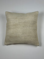 Kelim pudebetræk 40x40 i beige, håndsyet af vintage kelimtæppe
