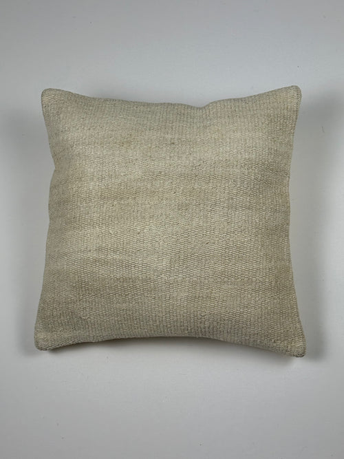 Kelim pudebetræk 40x40 i beige, håndsyet af vintage kelimtæppe
