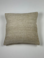 Kelim pudebetræk 40x40 i beige, håndsyet af vintage kelimtæppe
