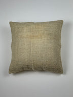 Kelim pudebetræk 40x40 i beige, håndsyet af vintage kelimtæppe
