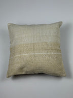 Kelim pudebetræk 40x40 i beige og sand, håndsyet af vintage kelimtæppe
