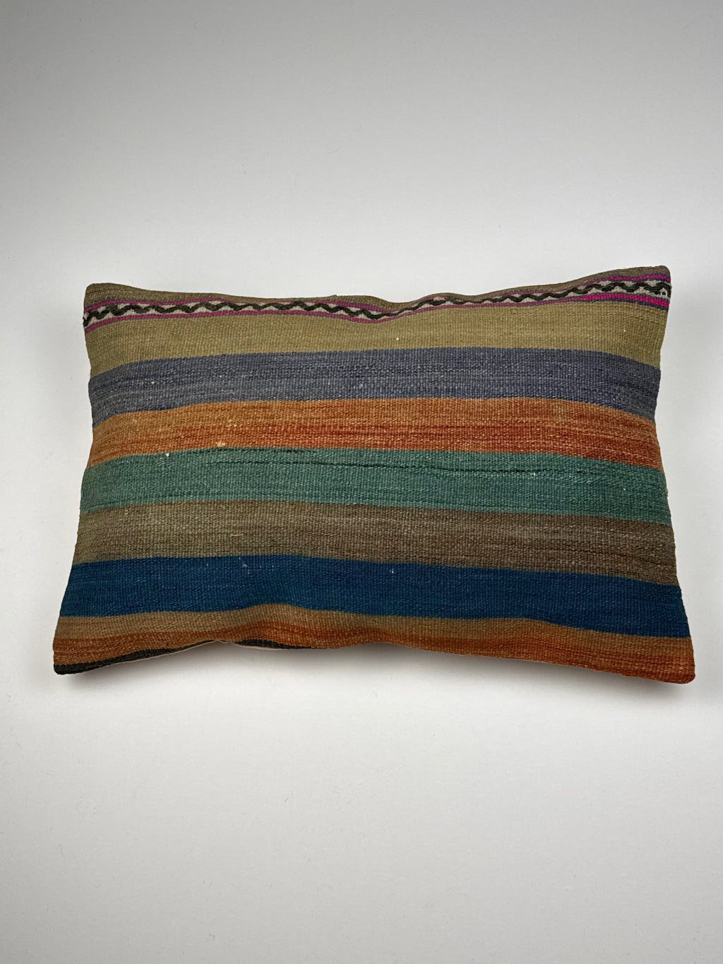 Kelim pudebetræk 40x60 i orange, brun, blå og grøn, håndsyet af vintage kelimtæppe