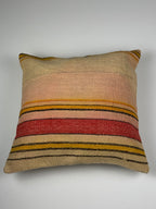 Kelim pudebetræk 45x45 i beige, gul og rød og lyserød, håndsyet af vintage kelimtæppe