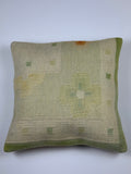 Kelim pudebetræk 50x50 i beige og grøn, håndsyet af vintage kelimtæppe