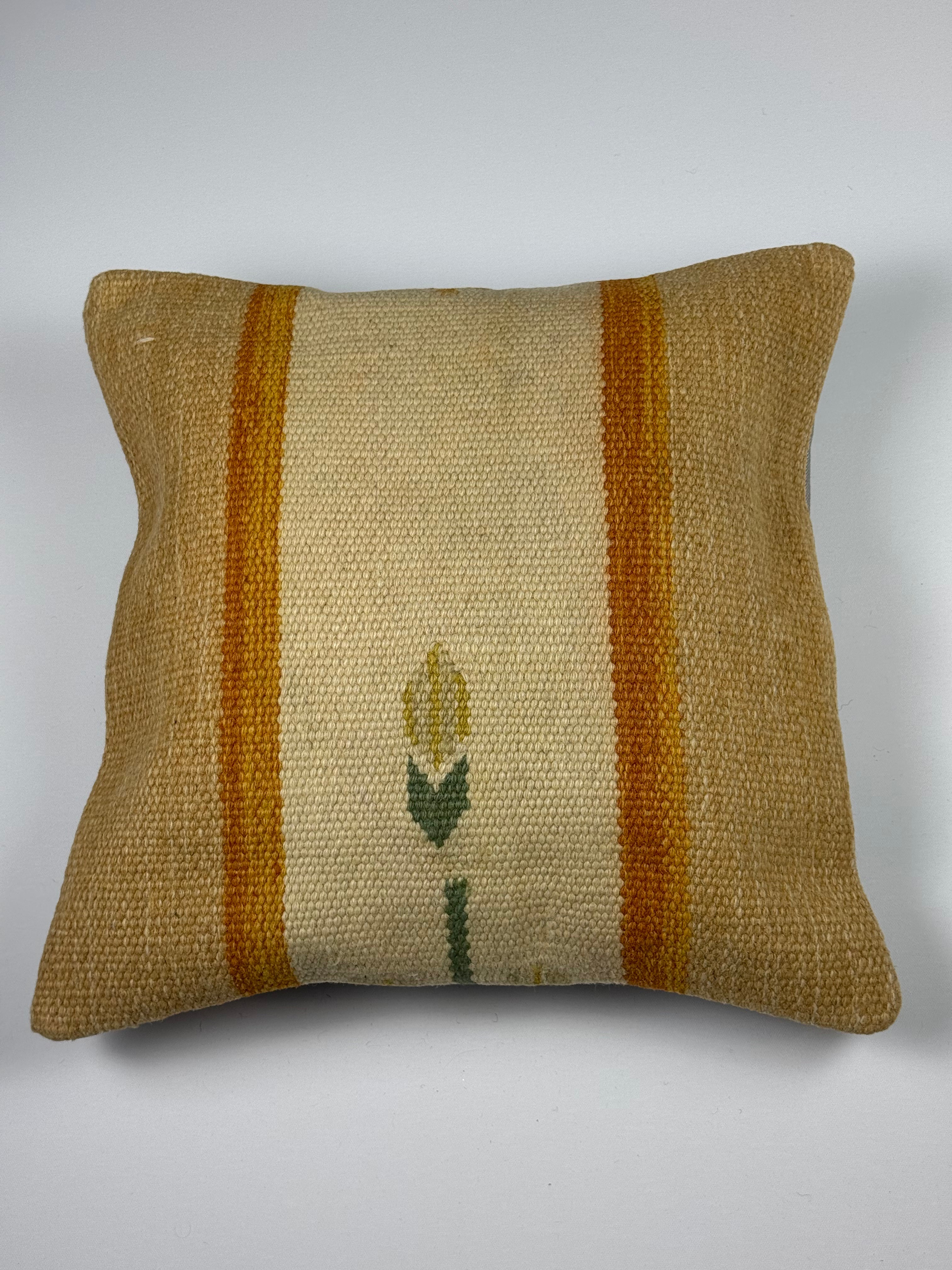 Kelim pudebetræk 50x50 i brun og beige, håndsyet af vintage kelimtæppe