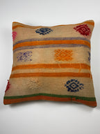 Kelim pudebetræk 60x60 i beige, orange og blå, håndsyet af vintage kelimtæppe
