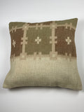 Kelim pudebetræk 60x60 i beige, brun og grøn, håndsyet af vintage kelimtæppe
