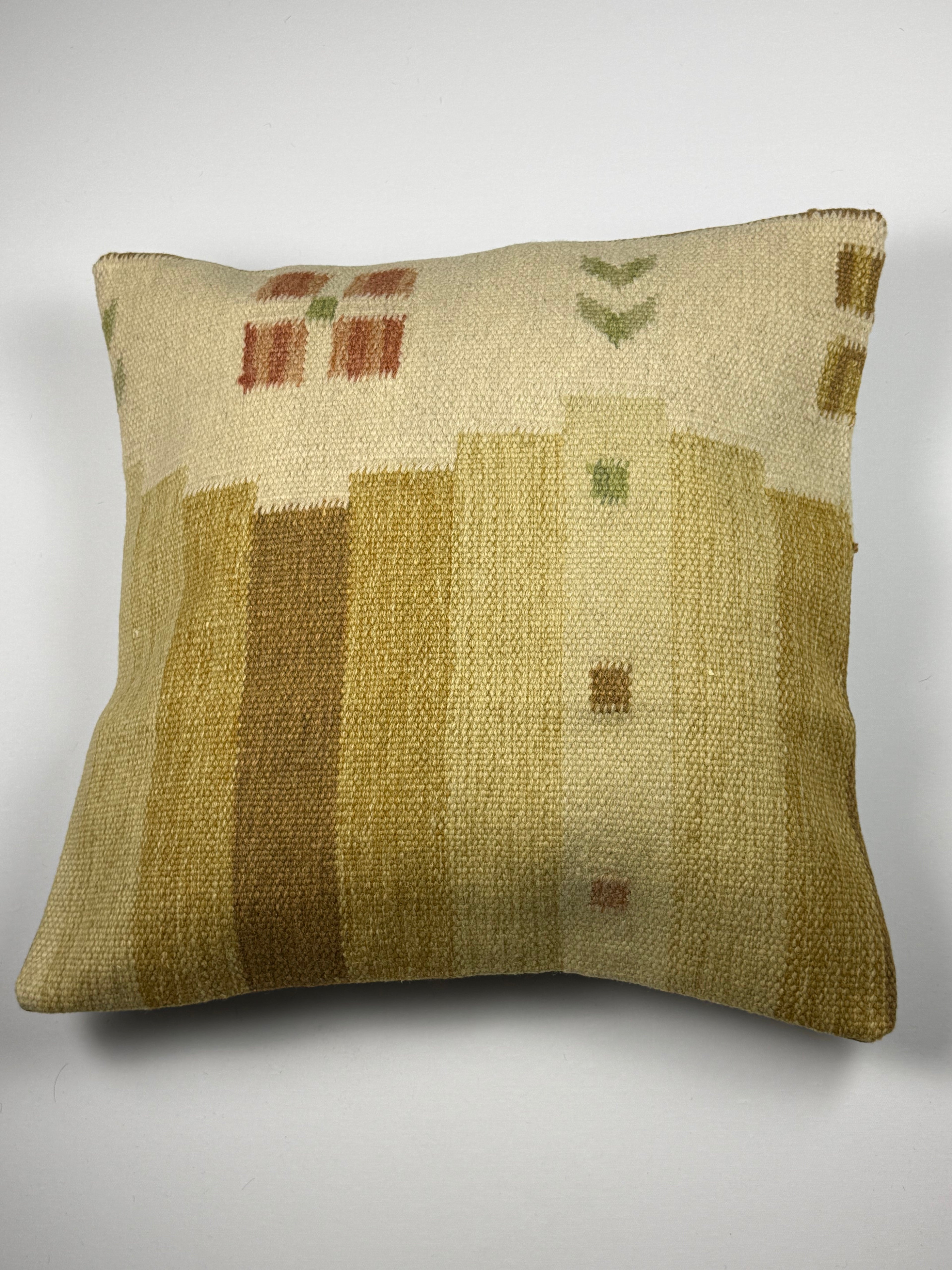 Kelim pudebetræk 60x60 i beige, gul og brun, håndsyet af vintage kelimtæppe
