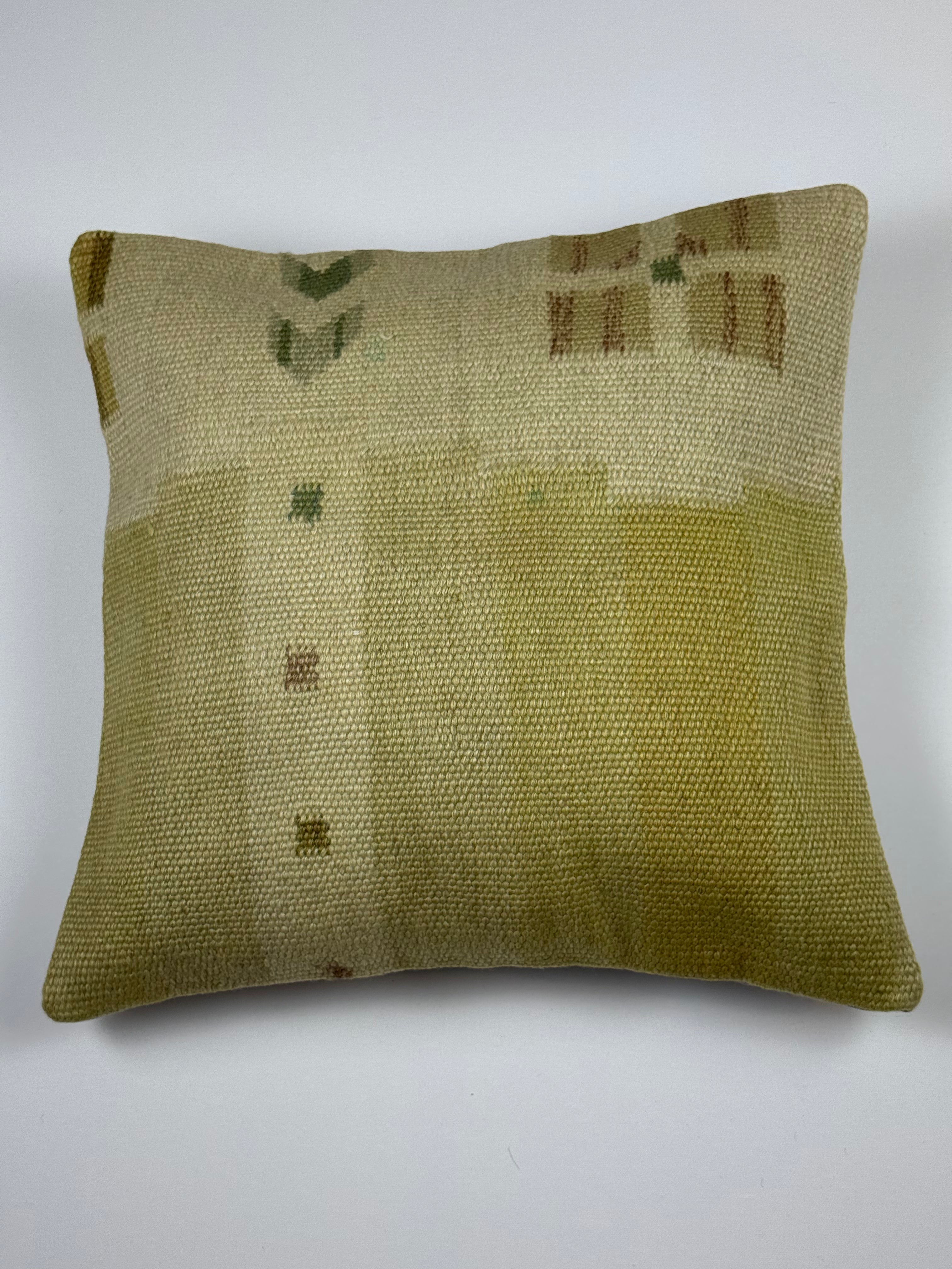 Kelim pudebetræk 50x50 i beige og gul, håndsyet af vintage kelimtæppe